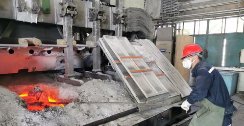 電解鋁水映匠心，文藝創作繪新篇